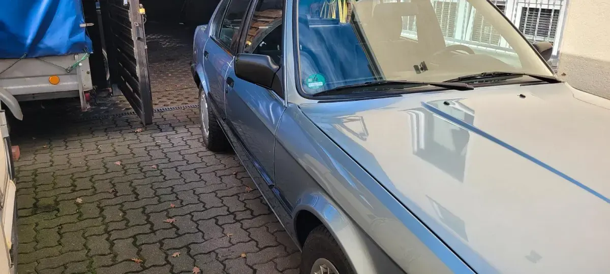 Gebraucht BMW 320 129 PS (94 kW) 1990 Blau Limousine