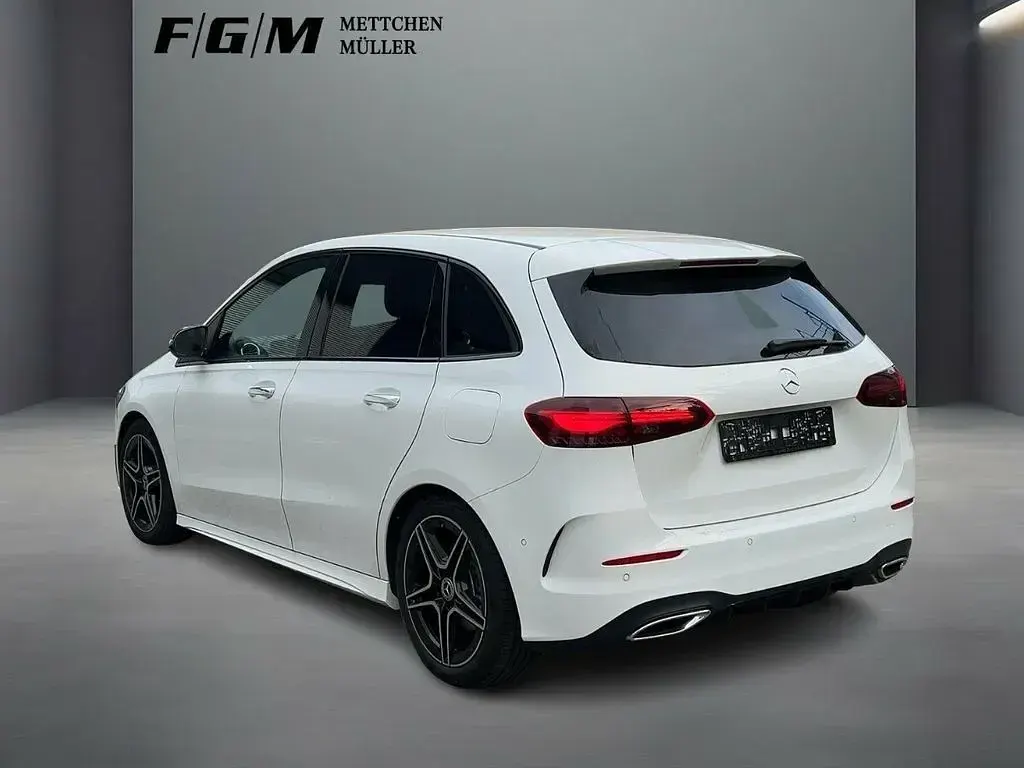 Gebraucht Mercedes B200 AMG Premium 163 PS (119 kW) 2024 Weiß Kleinwagen
