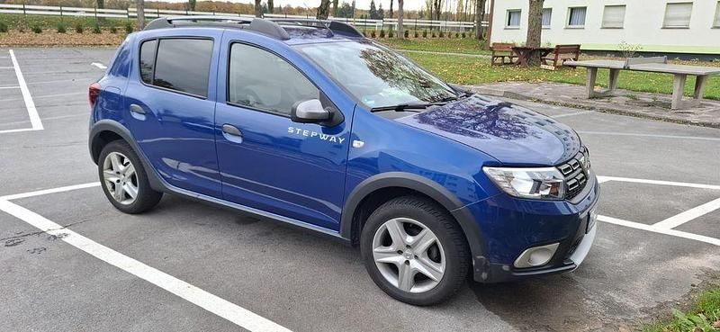 Gebraucht Dacia Sandero Expression 101 PS (74 kW) 2020 Blau Limousine