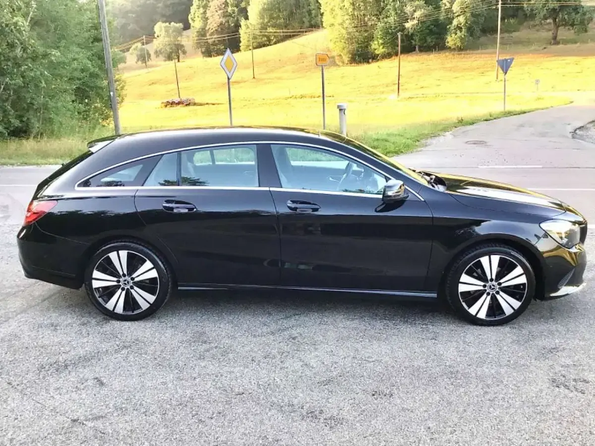 Gebraucht Mercedes CLA200 Shooting Brake 136 PS (100 kW) 2018 Kosmoschwarz perlmut Kombi