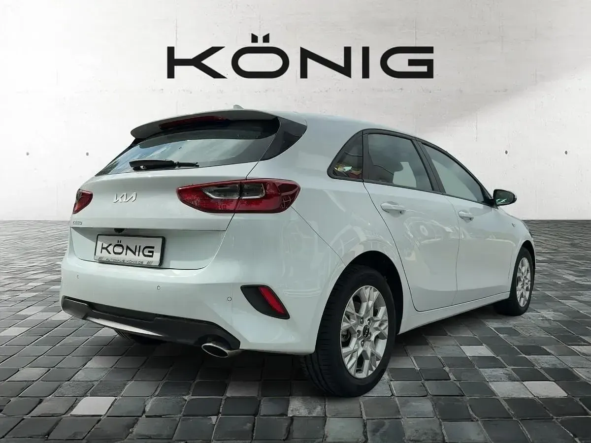Usado Kia Ceed Edition 7 101 CV (74 kW) 2023 Blanco Utilitario