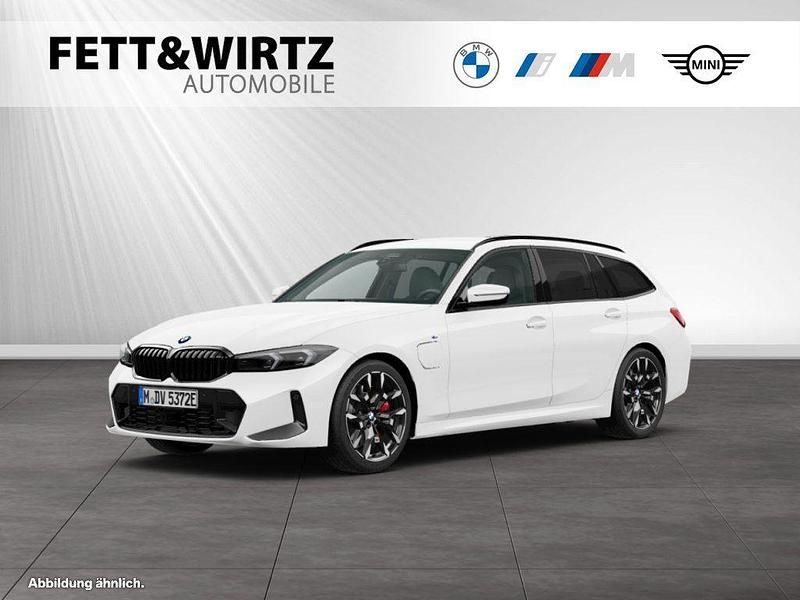 Alpinweiss Gebraucht 2024 BMW 330e M Sport Kombi | 46.900 € (Fairer Preis) - Bild 1/2