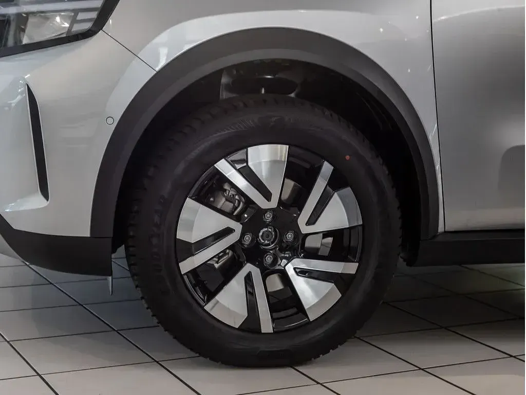 Neu Opel Frontera Ultimate 145 PS (106 kW) 2026 Silber / SUV