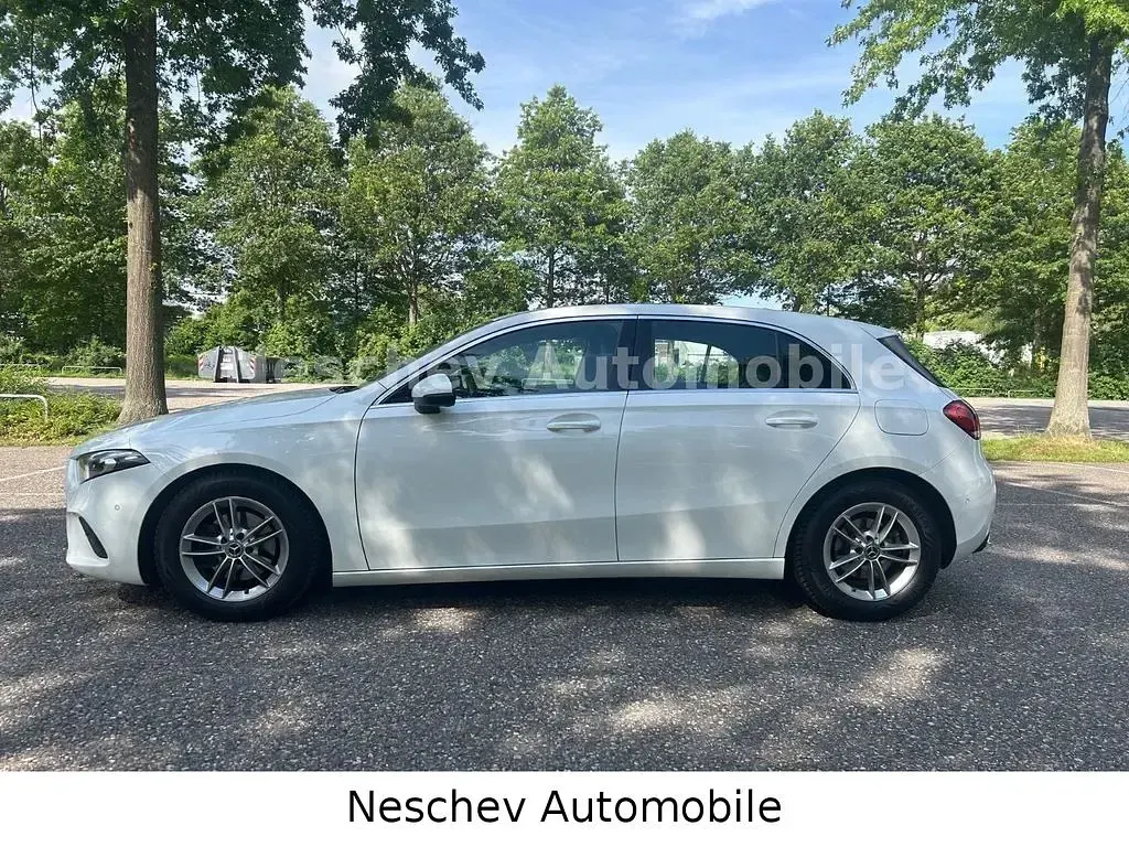 Gebraucht Mercedes A180 Progressive 136 PS (100 kW) 2019 Weiß Limousine