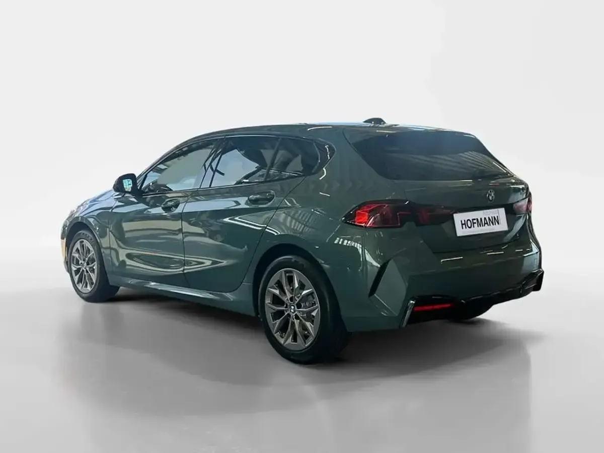 Neu BMW 120 156 PS (114 kW) 2026 Cape york grün metallic Kleinwagen