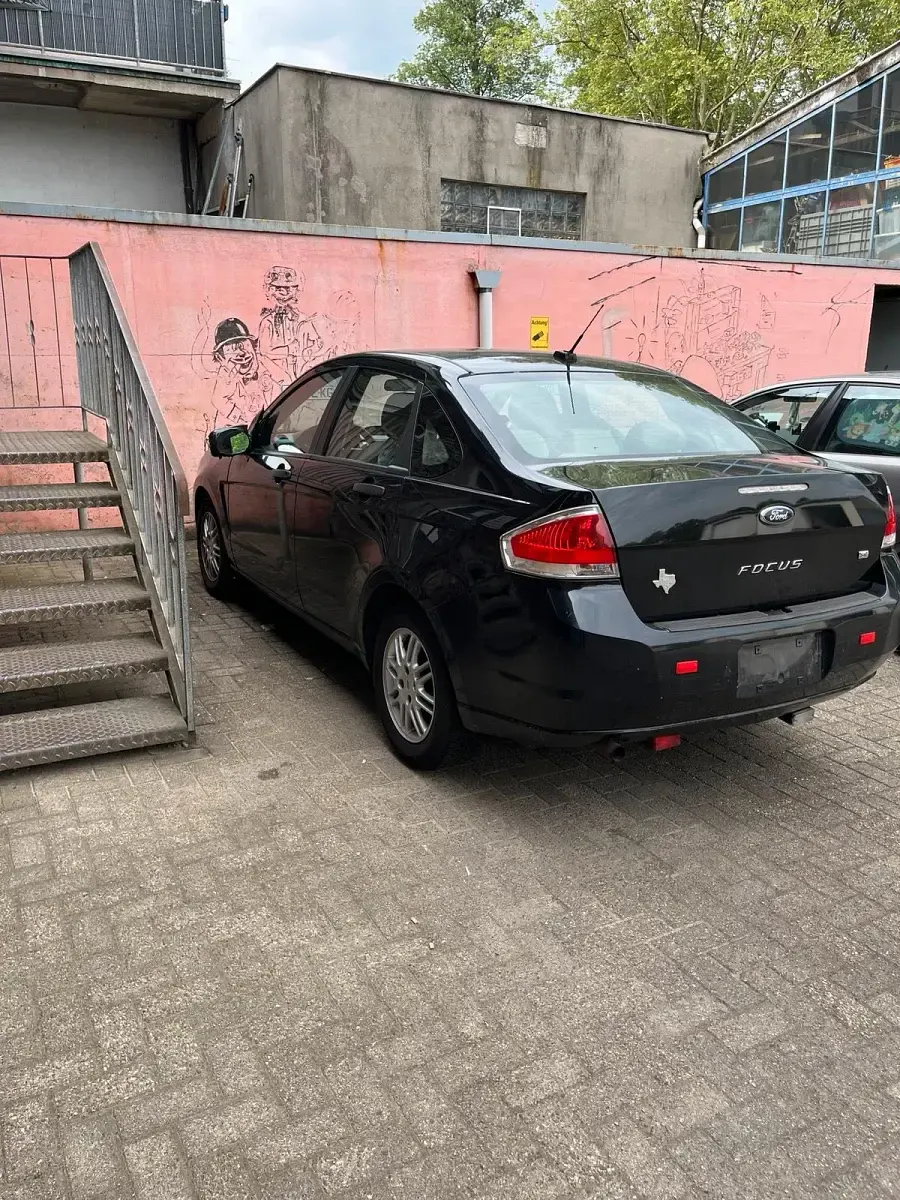 Gebraucht Ford Focus SE 147 PS (108 kW) 2010 Schwarz Limousine