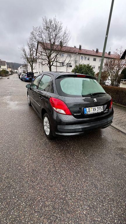 Gebraucht Peugeot 207 73 PS (53 kW) 2012 Schwarz Limousine