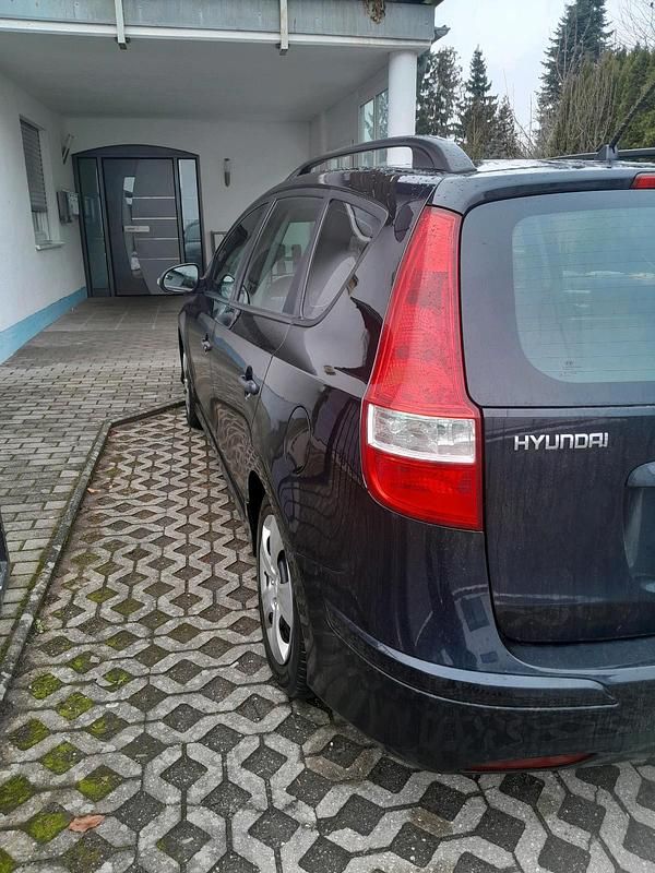 Gebraucht Hyundai i30 90 PS (66 kW) 2011 Schwarz Kombi