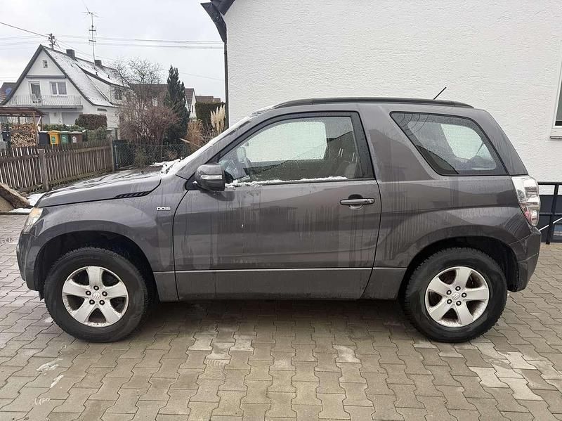 Gebraucht Suzuki Grand Vitara 129 PS (94 kW) 2011 Grau SUV