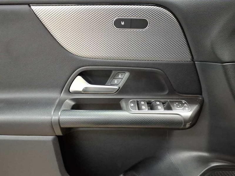 Gebraucht Mercedes GLB200 150 PS (110 kW) 2023 Kosmosschwarz metallic SUV