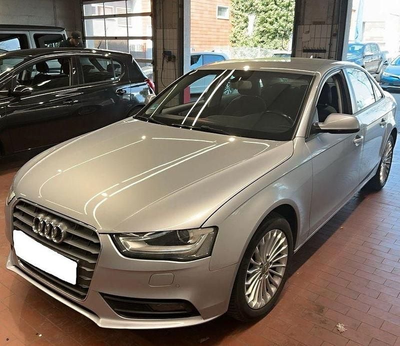 Gebraucht Audi A4 Attraction 150 PS (110 kW) 2015 Silber Limousine