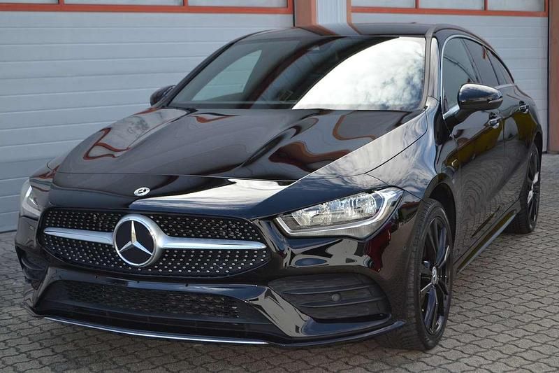Nachtschwarz Gebraucht 2021 Mercedes CLA250e Shooting Brake AMG Kombi | 23.990 € (Superpreis) - Bild 1/4