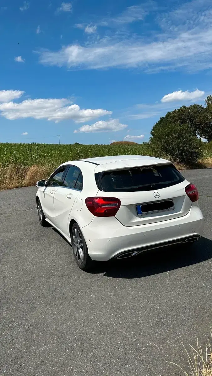 Gebraucht Mercedes A180 Urban 109 PS (80 kW) 2016 Weiß Kleinwagen