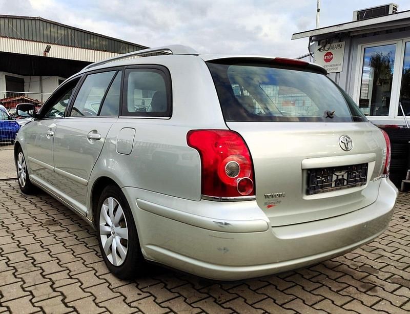 Gebraucht Toyota Avensis Sol 129 PS (94 kW) 2006 Gold Kombi