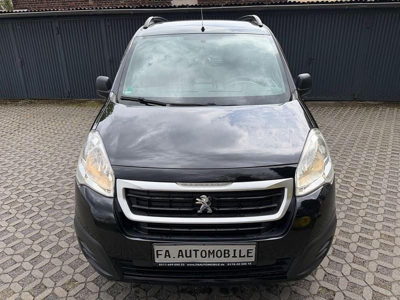 Usado Peugeot Partner Tepee Active 110 CV (80 kW) 2017 Negro Monovolumen