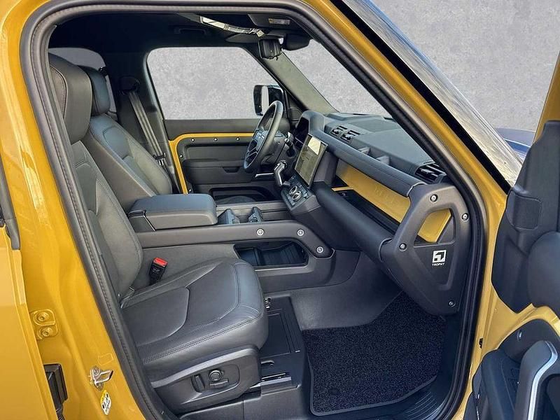Neu Land Rover Defender 349 PS (256 kW) 2025 Deep sandglow yellow SUV
