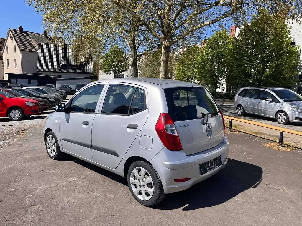 Gebraucht Hyundai i10 Edition 69 PS (50 kW) 2011 Sleek silver Kleinwagen