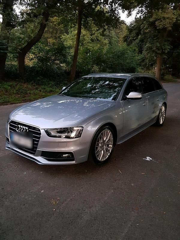 Silber Gebraucht 2015 Audi A4 S-Line Kombi | 12.500 € (Fairer Preis) - Bild 1/4