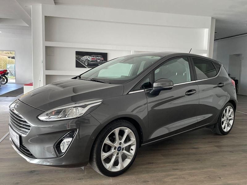 Gebraucht Ford Fiesta Titanium 101 PS (74 kW) 2017 Grau Kleinwagen