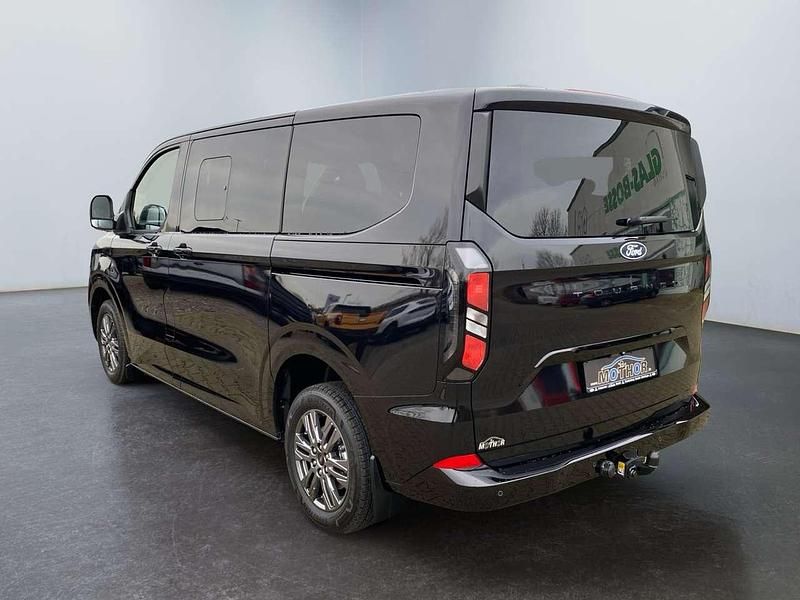 Neu Ford Tourneo Titanium 150 PS (110 kW) 2025 Agate black Van / Kleinbus