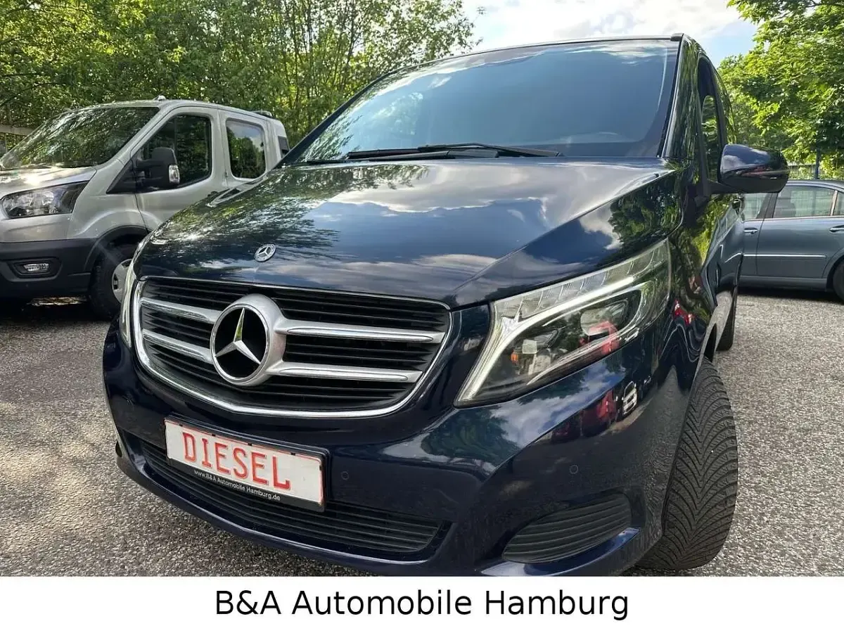 Gebraucht Mercedes V220 163 PS (119 kW) 2018 Cavansitblau Van / Kleinbus