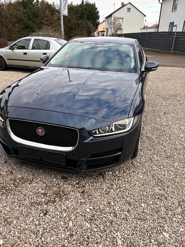 Gebraucht Jaguar XE 180 PS (132 kW) 2016 Blau Limousine