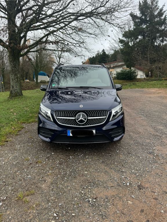 Blau Gebraucht 2021 Mercedes V300 Avantgarde Van / Kleinbus | 51.500 € (Superpreis) - Bild 1/4