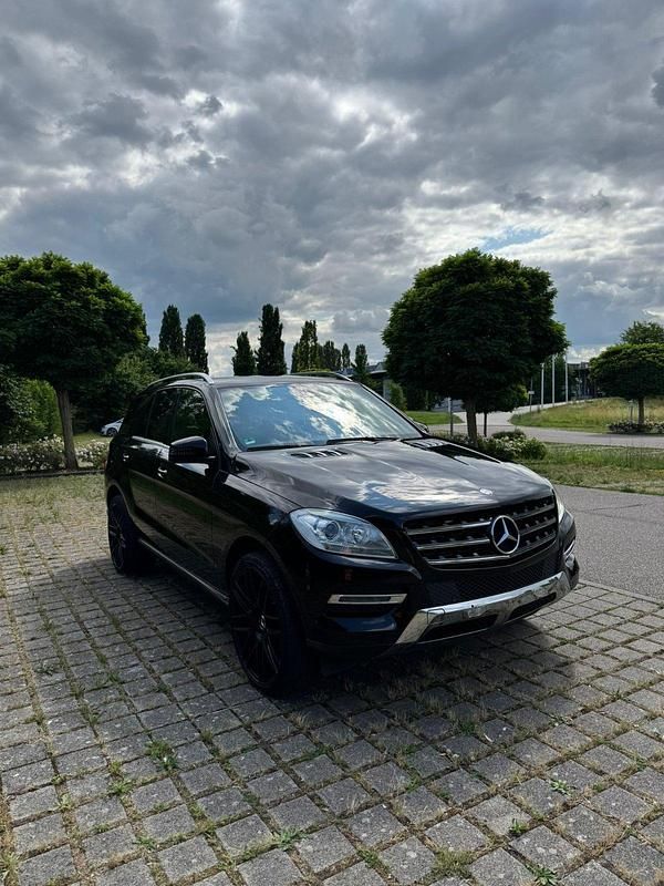 Schwarz Gebraucht 2015 Mercedes ML350 SUV | 19.500 € (Guter Preis) - Bild 1/4