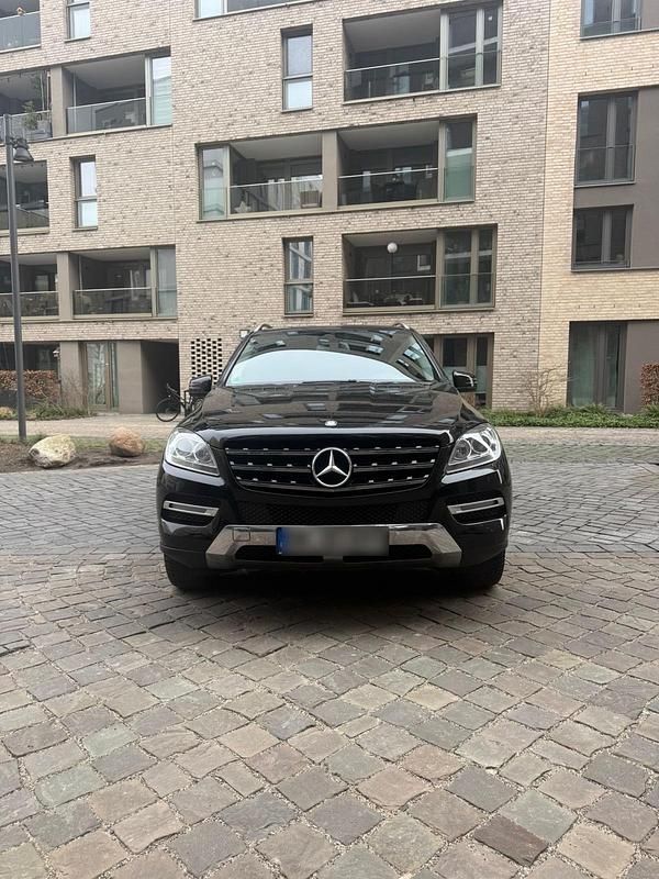 Gebraucht Mercedes ML250 203 PS (149 kW) 2012 Schwarz SUV