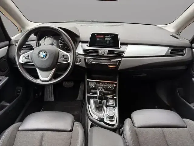 Używany BMW 220 Active Tourer Advantage 192 KM (141 kW) 2018 Niebieski Minivan