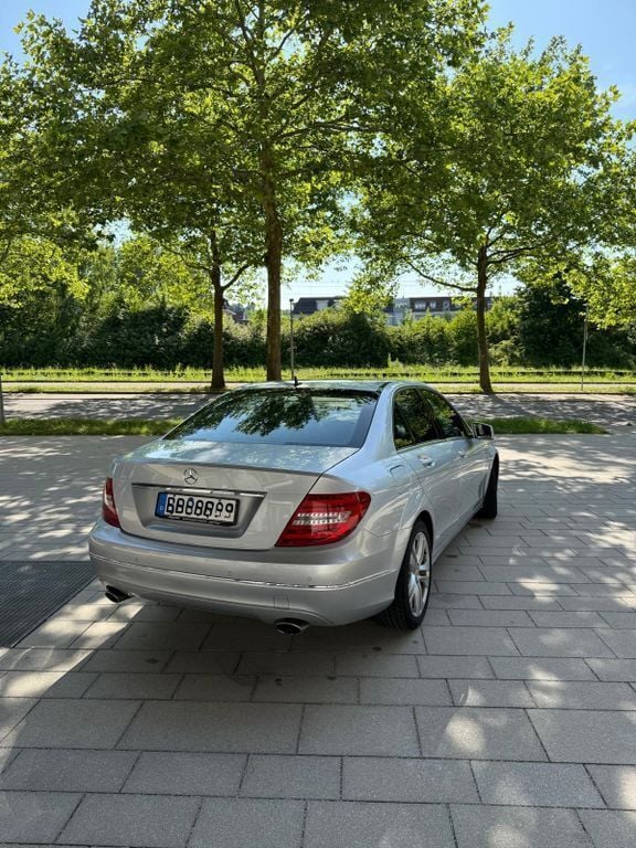 Grau Gebraucht 2011 Mercedes C300 Elegance Limousine | 10.900 € (Etwas zu teuer) - Bild 1/4