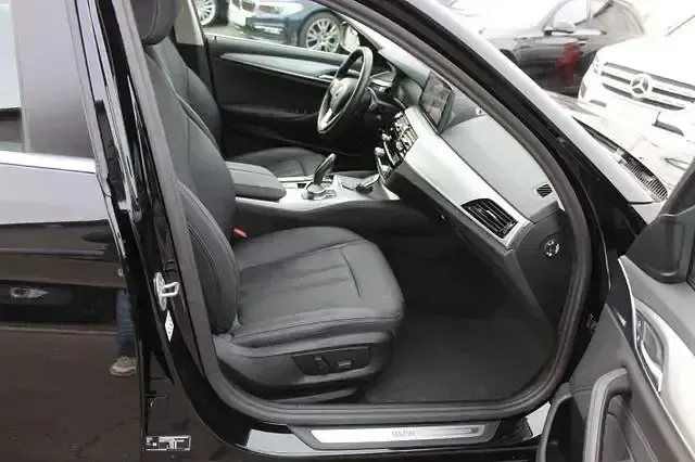 Gebraucht BMW 530 Performance 286 PS (210 kW) 2023 Schwarz ii Kombi