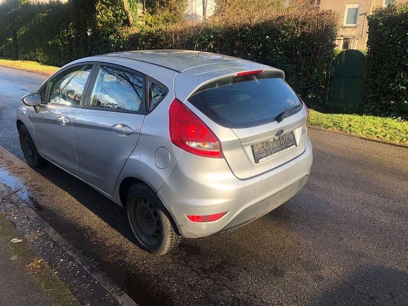 Gebraucht Ford Fiesta Trend 82 PS (60 kW) 2011 Silber Kleinwagen