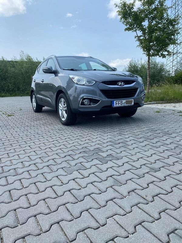 Grau Gebraucht 2013 Hyundai ix35 SUV | 10.499 € (Fairer Preis) - Bild 1/4