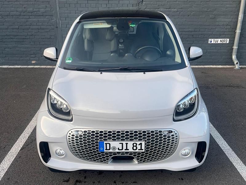 Silber Gebraucht 2021 Smart ForTwo Electric Drive Kleinwagen | 11.900 € (Superpreis) - Bild 1/4