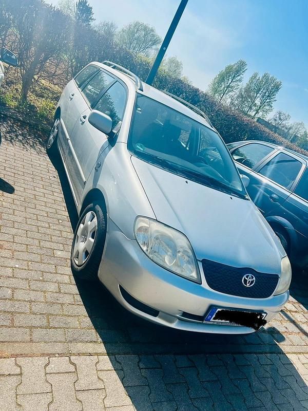 Gebraucht Toyota Corolla 96 PS (70 kW) 2002 Silber Kombi