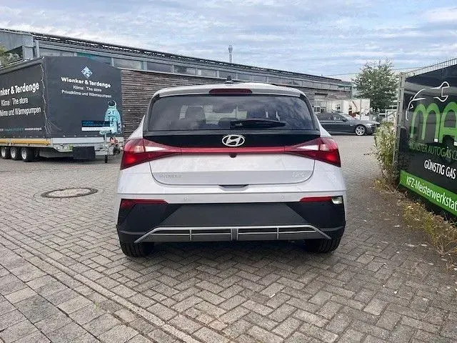 Neu Hyundai i20 Pure 79 PS (58 kW) 2026 Grau Kleinwagen