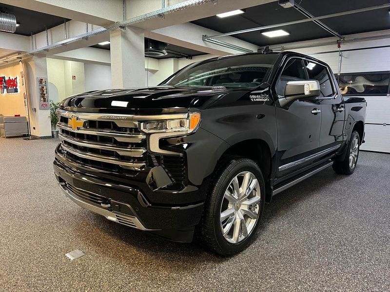 Neu Chevrolet Silverado 309 PS (227 kW) 2026 Schwarz SUV
