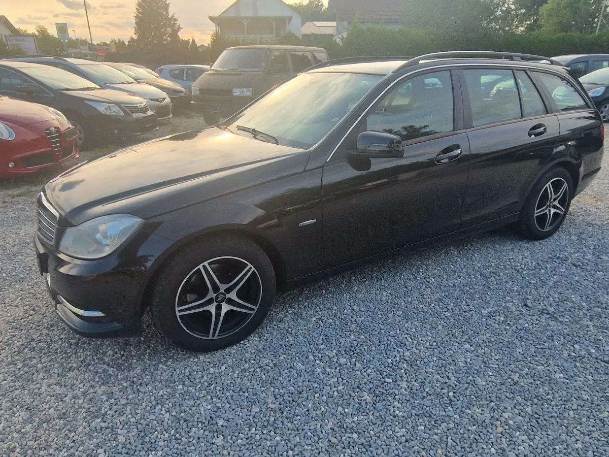 Gebraucht Mercedes C180 120 PS (88 kW) 2012 Schwarz Kombi