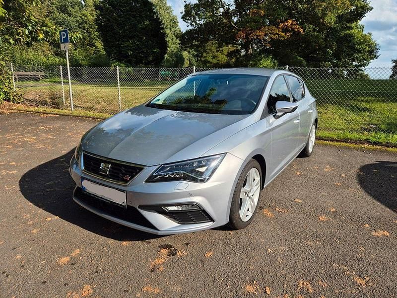 Silber Gebraucht 2019 Seat Leon Beats Limousine | 16.900 € (Fairer Preis) - Bild 1/4
