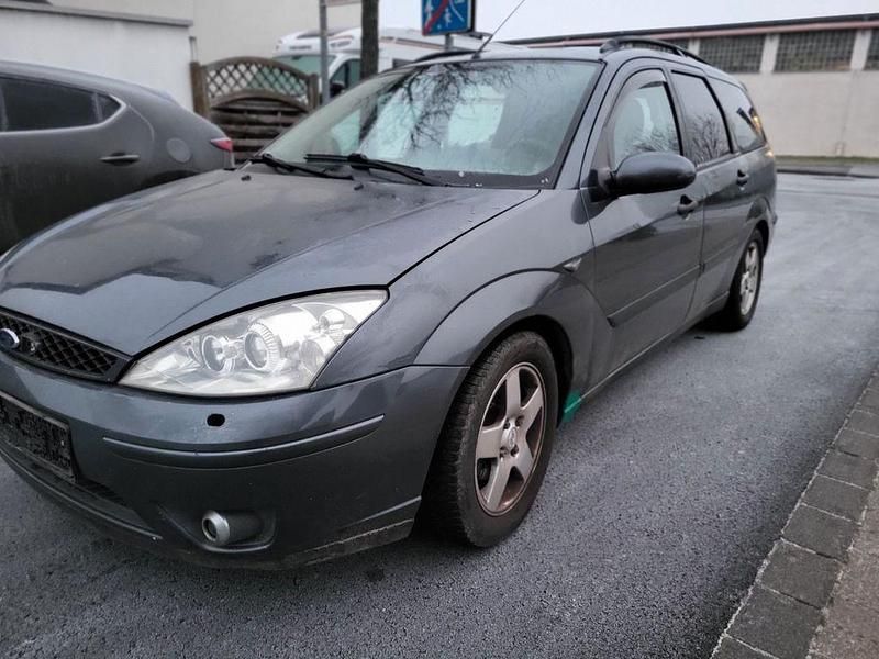 Grau Gebraucht 2005 Ford Focus Limousine | 1.800 € (Guter Preis) - Bild 1/4