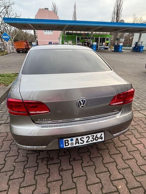 Gebraucht VW Passat Comfortline 160 PS (117 kW) 2012 Braun Limousine