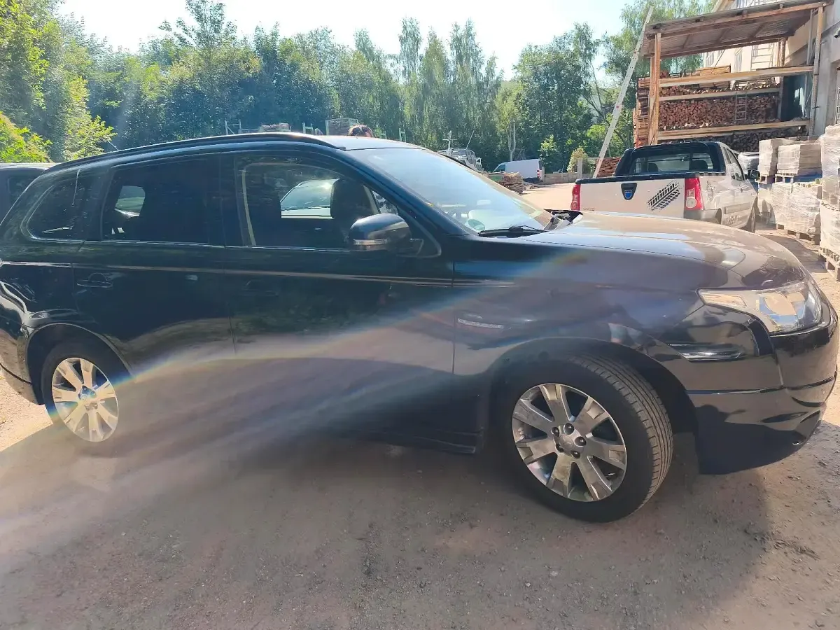 Gebraucht Mitsubishi Outlander 177 PS (130 kW) 2012 Schwarz SUV