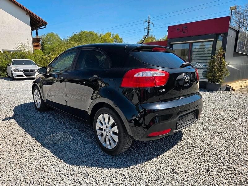 Gebraucht Kia Rio 75 PS (55 kW) 2013 Schwarz Limousine