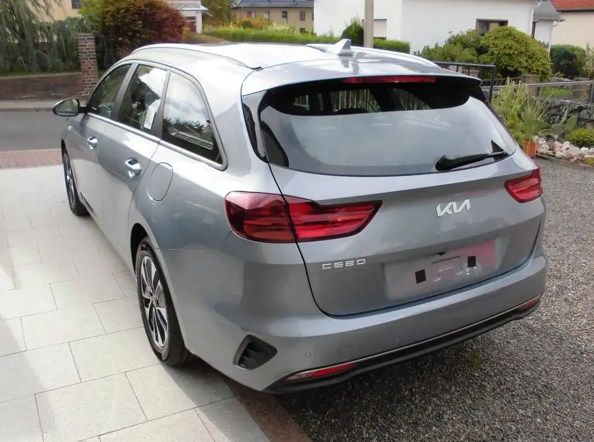 Neu Kia Ceed Sportswagon 140 PS (102 kW) 2026 Weiß Kombi