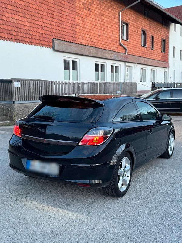Gebraucht Opel Astra GTC 105 PS (77 kW) 2005 Schwarz Kleinwagen