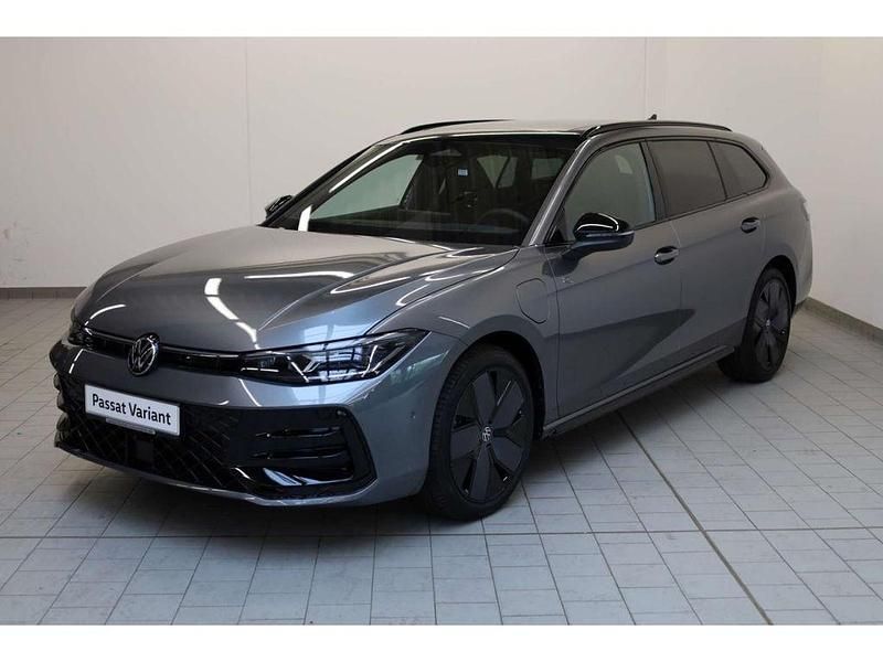 Neu VW Passat R-line 272 PS (200 kW) 2025 Diabasgrau metallic/ dach gren Kombi