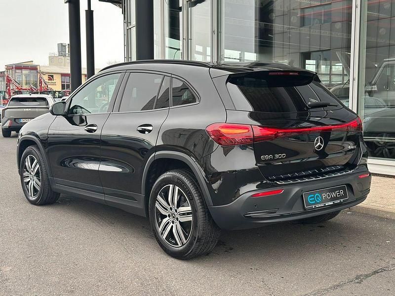 Gebraucht Mercedes EQA300 Electric Art 167 kW (228 PS) 2024 Lack kosmosschwarz SUV
