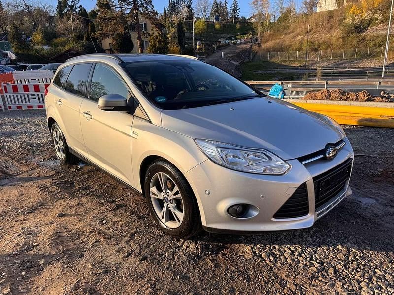 Używany Ford Focus SYNC Edition 125 KM (91 kW) 2014 Srebrny Kombi