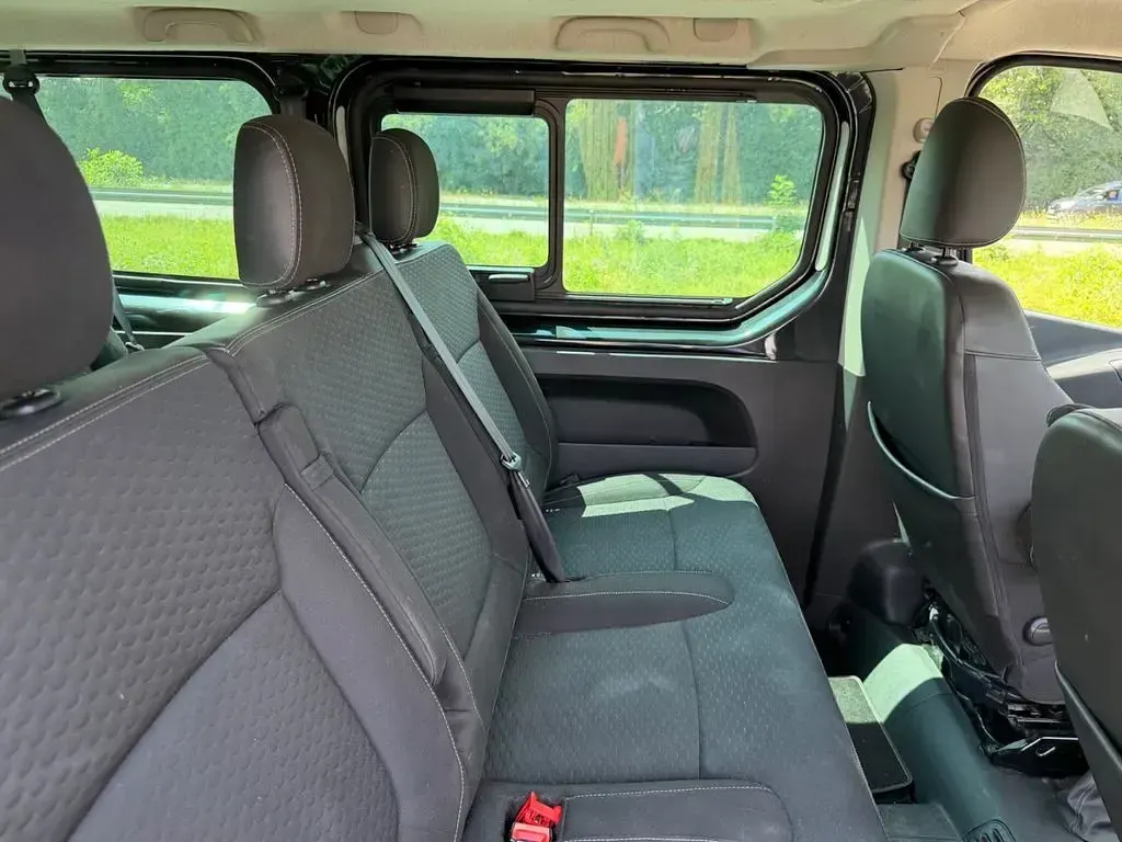 Gebraucht Opel Vivaro 145 PS (106 kW) 2017 Schwarz Van / Kleinbus